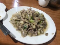 人工菌炒肉-巍山𤆵肉饵丝