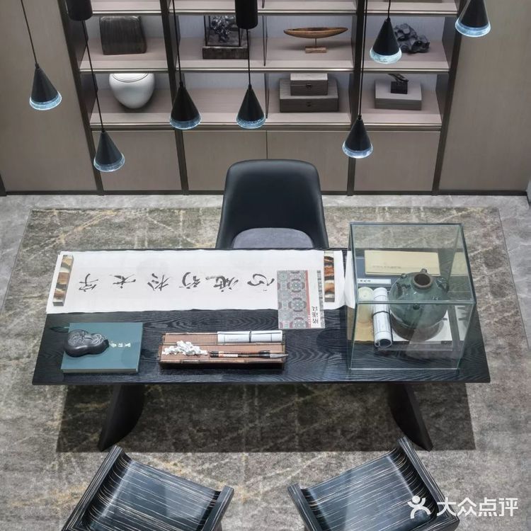 今日分享给人的观感似是在泛舟听湖