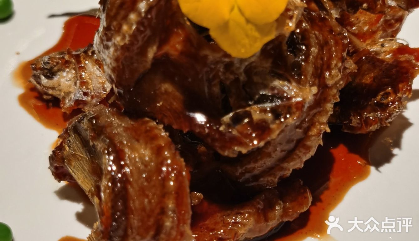 第一次来总体感觉可以！菜品摆盘还算精致，辣酒浸花螺感