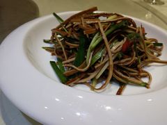 香芹拌黑豆絲-渝信川菜(南滨店)