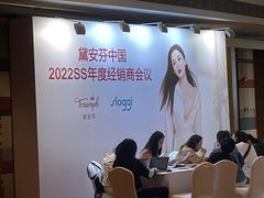 -上海滴水湖皇冠假日酒店