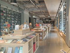 -钟书阁(松江泰晤士小镇店)