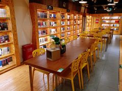 -新华里咖啡书吧(新华书店小寨店)
