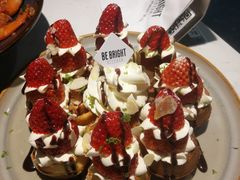 草莓忌廉华夫饼-BE BRIGHT KITCHEN(正佳广场店)