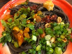 -爆炸头阿姨小四川正宗川味小吃(无任何分店)