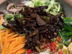 凉拌鸡丝米线过桥米线-滇越乘象云南餐厅(豆各庄店)