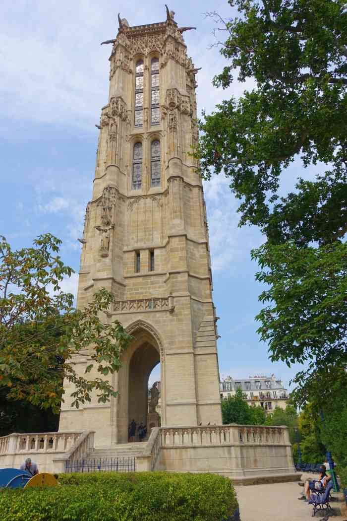 圣雅克塔-"沿着塞纳河溜达的时候经过这座哥特式风格的.