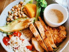 鸡肉牛油果芒果色拉-wagas(暖山店)