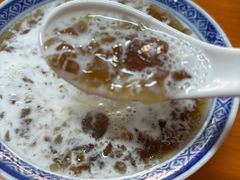 椰汁炖桃胶。-韵姐牛奶甜品世家