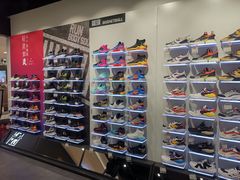 -李宁(西湖银泰城店)