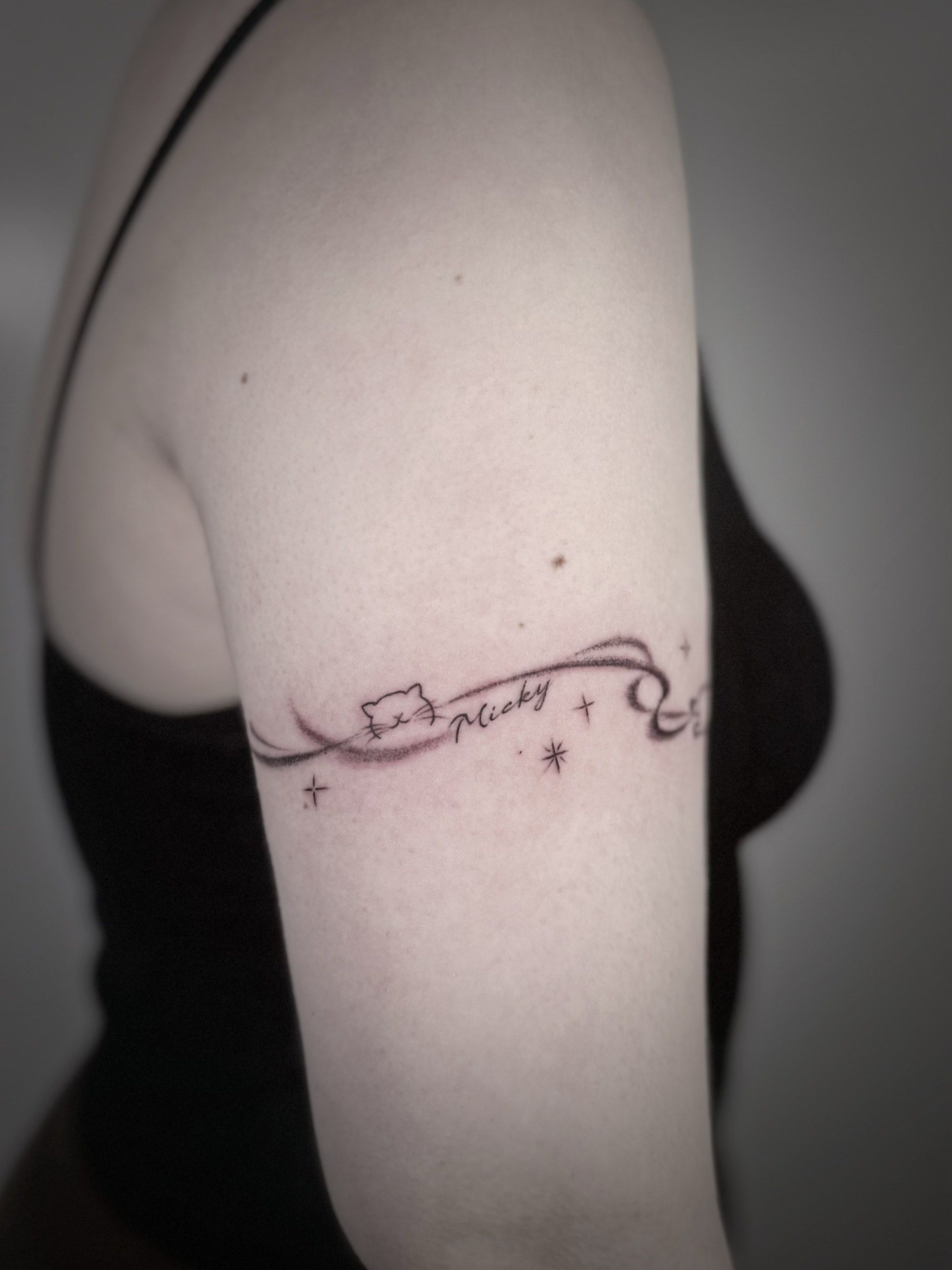 家中两只小可爱🐈
很有意义的纹身
#女生纹身 #臂环纹身 #上海