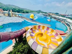 -佘山地铁站-停车场