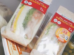 -全家便利店(秀沿路店)