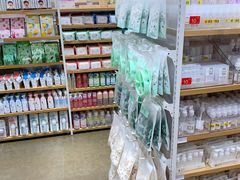 -名创优品(北京新中关购物中心地铁层店)