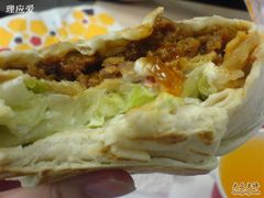 看看里面有多少牛肉条-肯德基(中纬店)