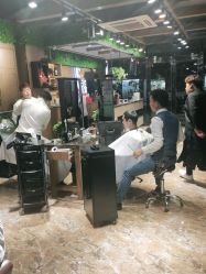 点击看大图 -震轩美容美发