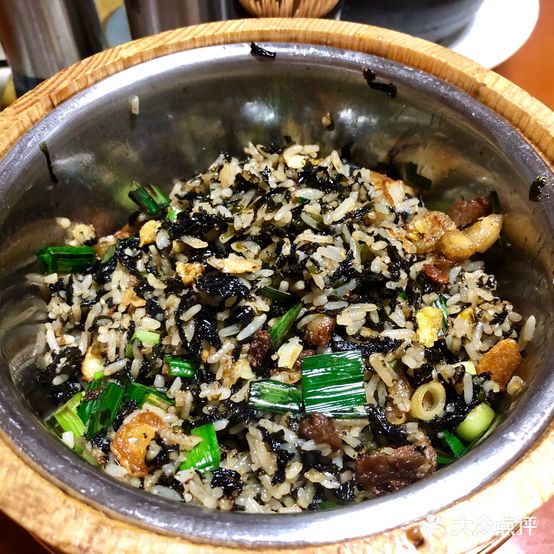 深沃榕树下海鲜大排档