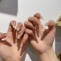 -悦己美甲美睫