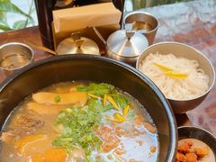 -银米·云南传统过桥米线(双廊黑金冠店)