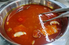 Signature Spicy Sour Snail Flavor Hot Pot