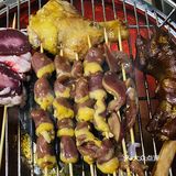 去烧烤店买了点羊肉串，大腰子，羊排，花了300多块钱…