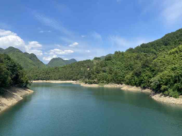 航拍主城北碚区免费的美景胜天湖,也叫胜天水库,以70,80年代人定胜天