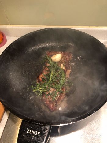 好久没吃牛排了 买了山姆极速达的美国谷饲西冷牛排