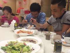 -南京悦客假日酒店