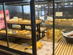 面包甜点陈列柜-顶东面包花园·生日蛋糕(世博店)