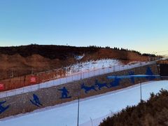 -采薇庄园四季滑雪场