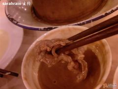 搭配酱汁的热气羊肉-洪长兴(广西北路店)