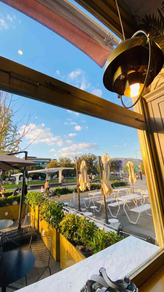 蔡嘉法式甜品(吴中路万象城店)-"上周来的时候看见蔡嘉入驻万象城了