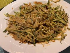 -老码头黑皮肘子锅包肉(赣水路店)