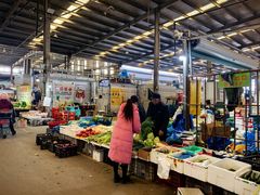 -上海龙吴水胜海发市场