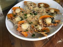 蒜蓉粉丝蒸扇贝-明记海鲜大排档(巽寮湾店)