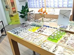 -天空之镜眼镜店蔡司依视路配镜授权零售店(望京颐堤港店)