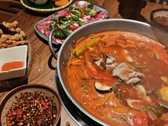 -野山舂·贵州现舂酸汤火锅(鸿通城店)