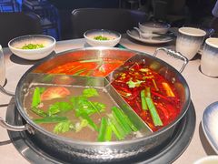 -伴山牛贵州黄牛肉火锅·苗疆非遗艺术餐厅(上海首店)