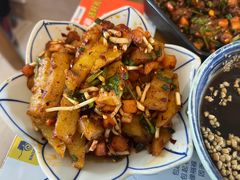 怪噜洋芋-包整·丝娃娃(一览甲秀楼风景店)