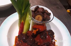 Mushroom-flavored Pig Trotter