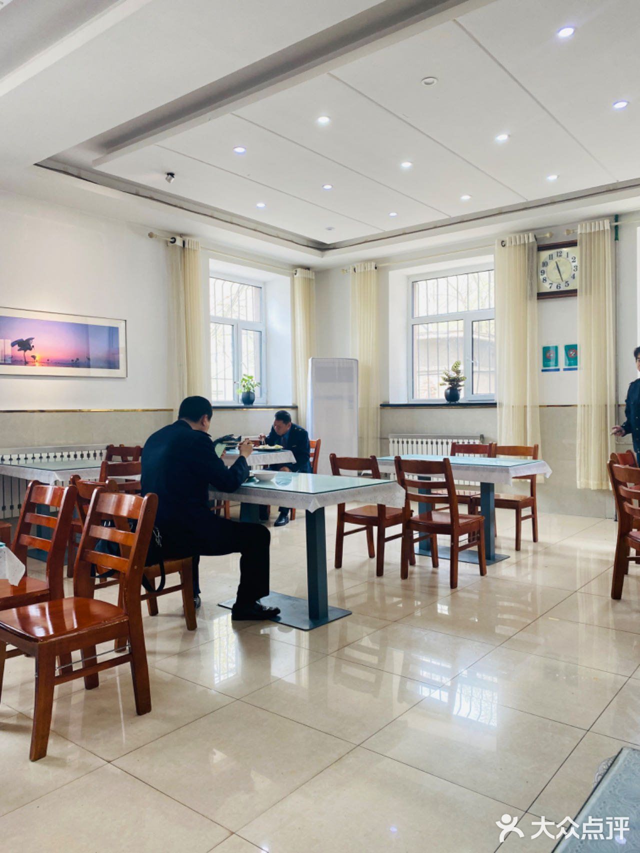 晒一下我们单位食堂的工作餐