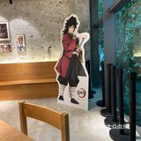 首先是都是鬼灭的粉丝，在里面吃饭很有氛围，有一个超大