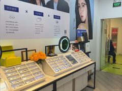 -天空之镜眼镜店蔡司依视路配镜授权零售店(望京颐堤港店)