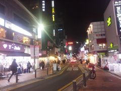 -梨大女人街