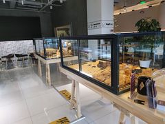 面包甜点陈列柜-熊叔熊婶面包房(团结湖店)