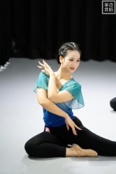-单色舞蹈