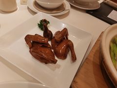 脆皮乳鸽-利苑酒家(合景国际金融广场店)