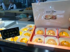 莲蓉蛋黄酥-鲍师傅糕点(春熙路店)