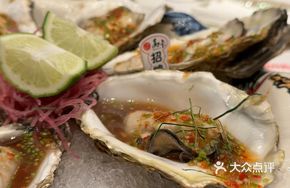 Low-Temperature Poached Live Oyster with Creamy Sauce