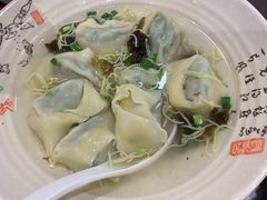 猪油渣菜肉大馄饨-老桐椿 · 上海大馄饨